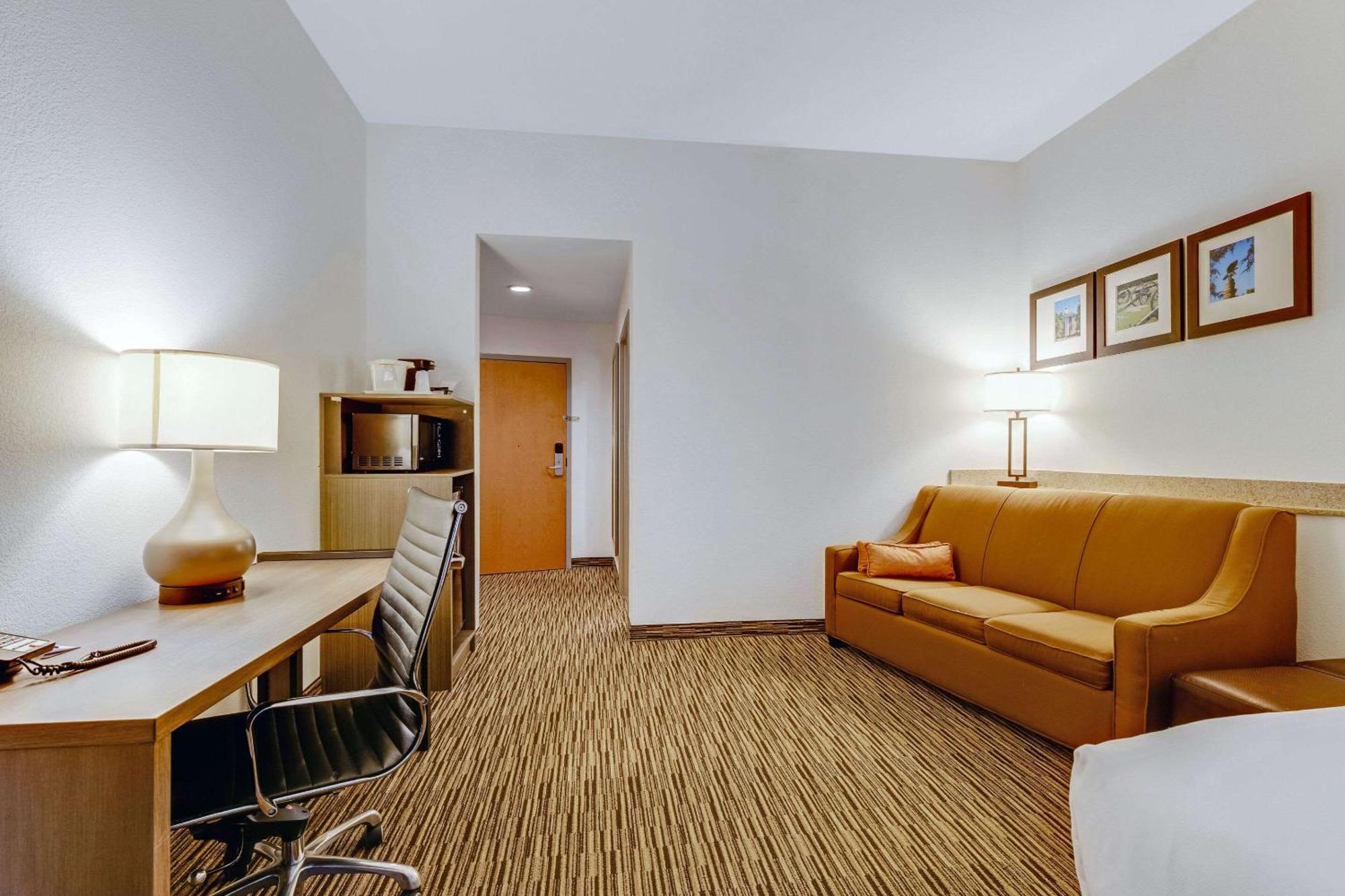 Comfort Suites Murfreesboro Bagian luar foto