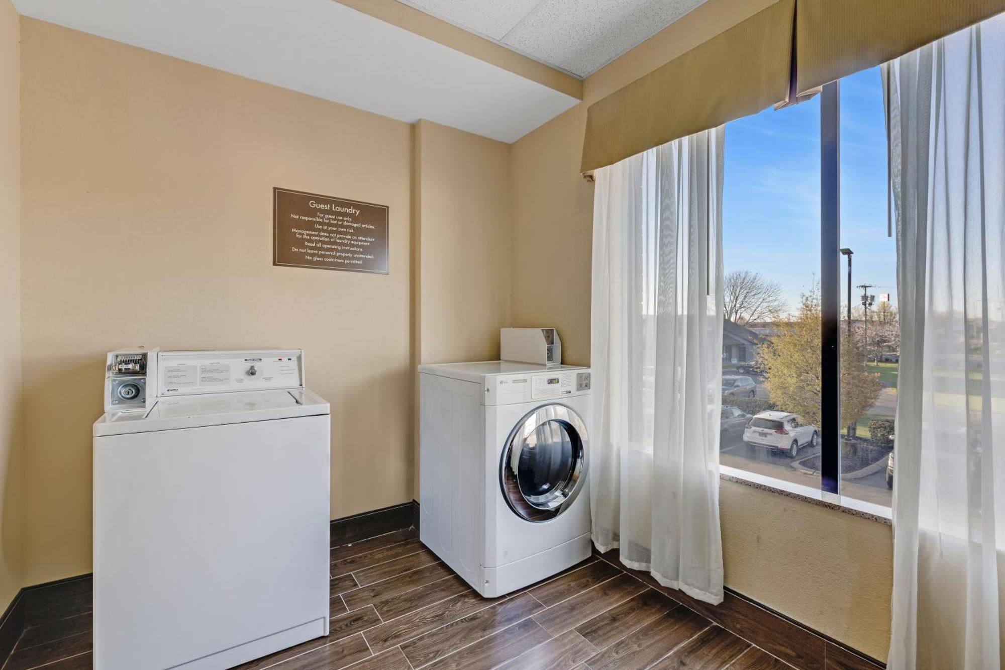 Comfort Suites Murfreesboro Bagian luar foto